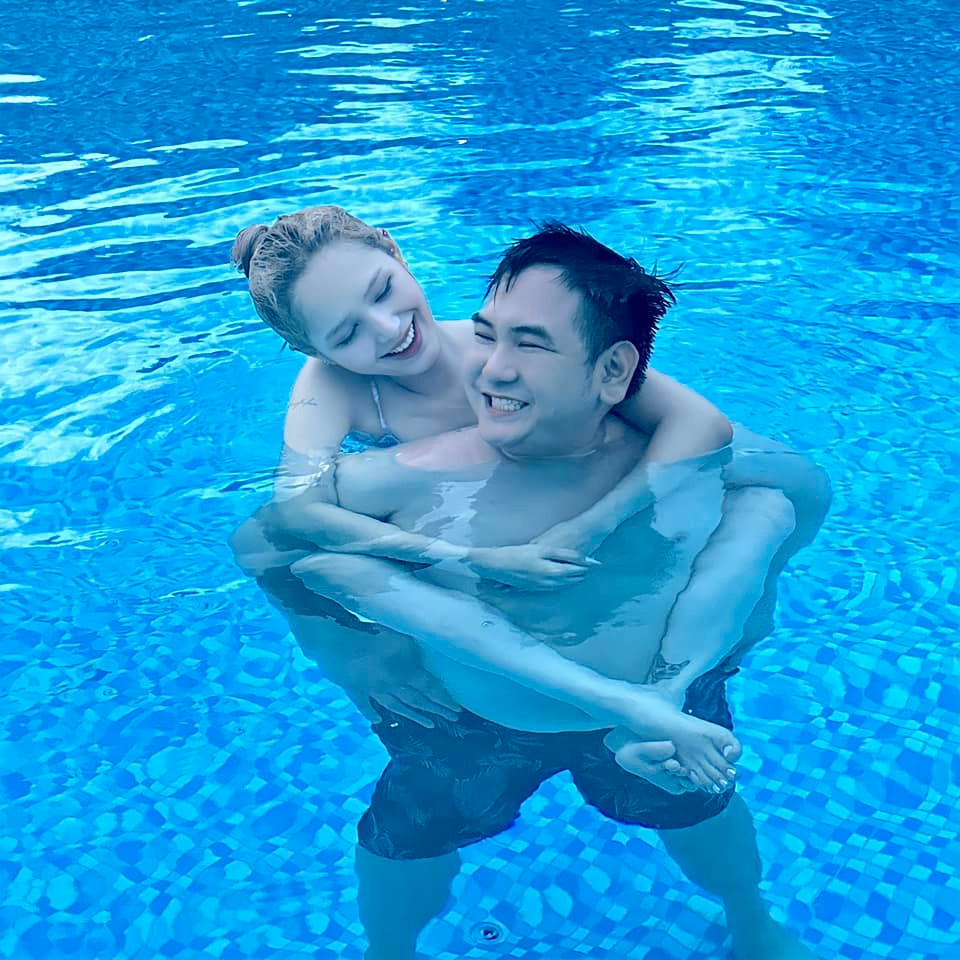 Xoài Non dành những lời khen cho ông xã: "Chồng béo chụp cho cũng ổn ạ".