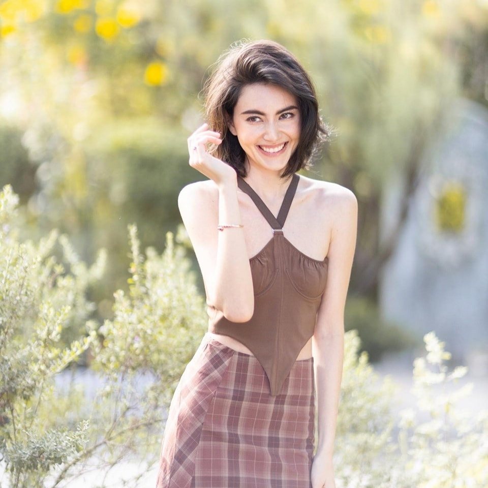 Nhiều người mong cô nàng đừng chạy theo tiêu chuẩn vòng eo siêu nhỏ, giảm cân quá mức sẽ gây ảnh hưởng đến sức khoẻ.