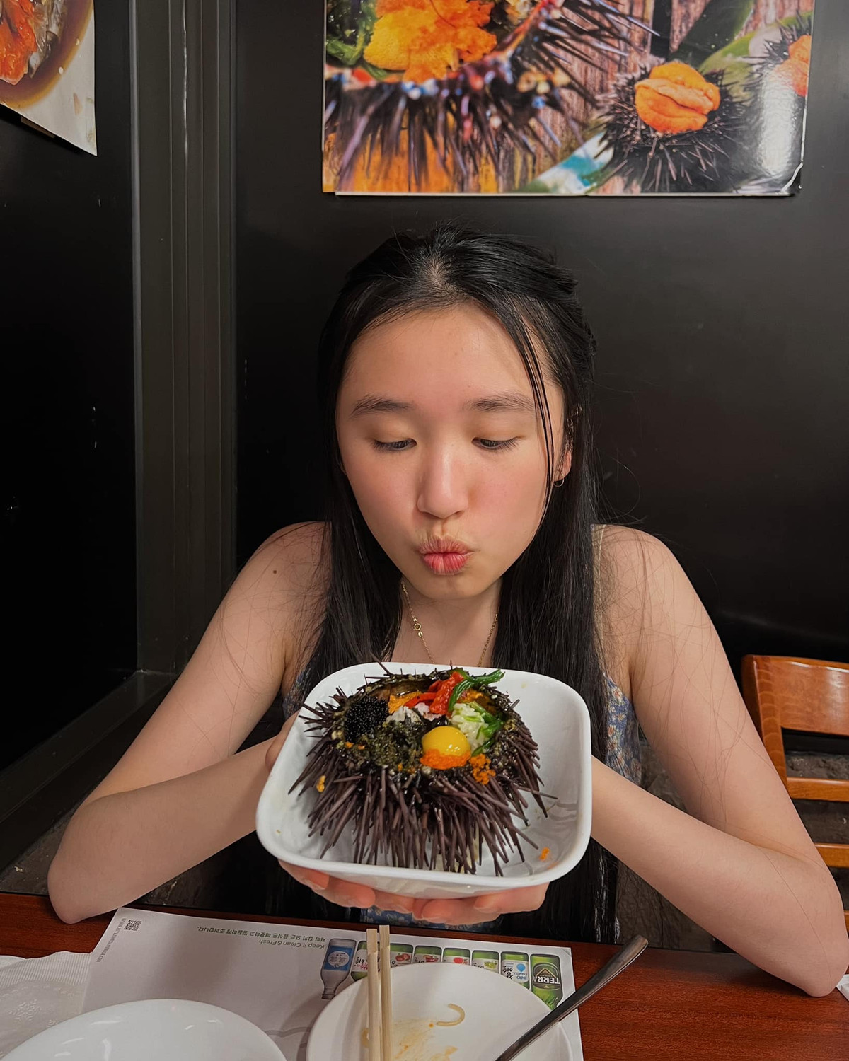 Với tổng cộng hơn 11 triệu lượt theo dõi trên 4 nền tảng YouTube, Facebook, Instagram và TikTok, Jenny Huỳnh cũng được cho là có nguồn thu không hề nhỏ từ MXH.