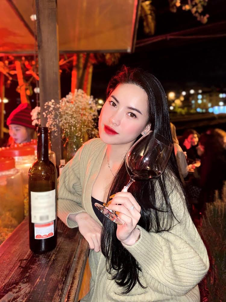 Những antifan muốn "bom hàng" do Hà Linh bán nhằm "dằn mặt" cô, đồng thời muốn ngưng cho cô và các nhãn hàng hợp tác.