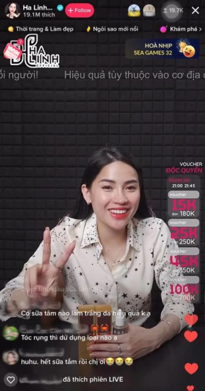 Sau drama xảy ra trước đó, lần này khi bán hàng trên TikTok "chiến thần" Hà Linh đã giảm phong độ đáng kể. Số lượng người theo dõi ở phiên livestream mới đây thấp hơn nhiều so với các phiên trước đó, cụ thể chỉ còn 45.000 người xem, trong khi phiên 4/4, Hà Linh đạt 300.000 người xem.