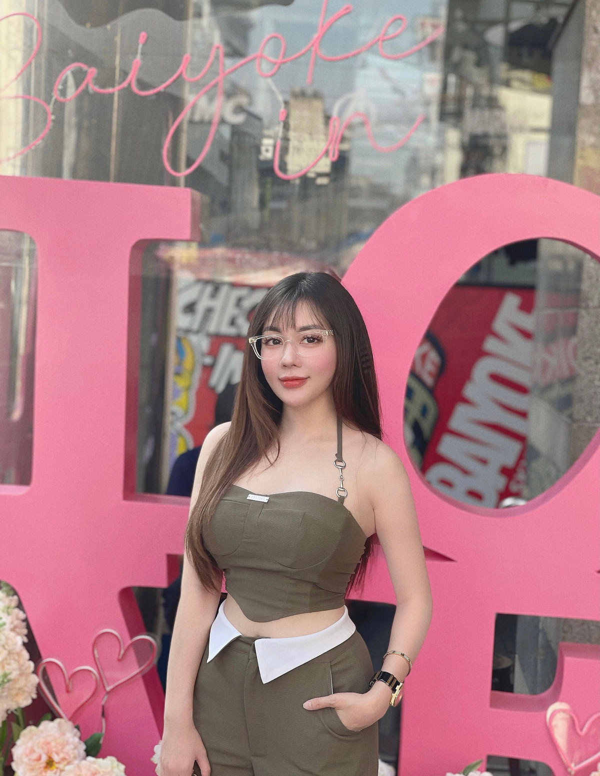 Dù đã tuổi 30 nhưng Âu Hà My vẫn diện phong cách trẻ trung, có khi theo style "búp bê", "nữ sinh" với váy áo bồng bềnh.