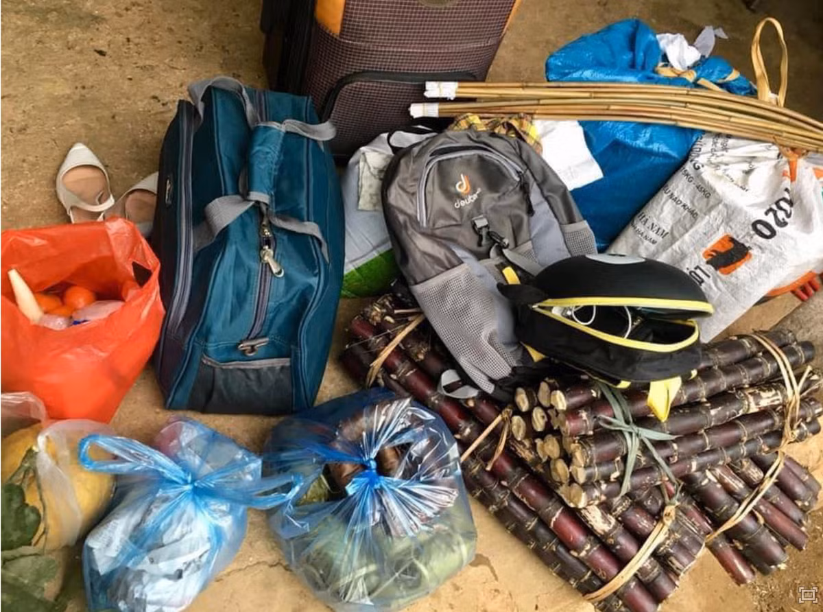 Vì thương con nên mỗi khi về thăm nhà là phụ huynh đều nhồi nhét cho con càng nhiều đồ ăn càng tốt.