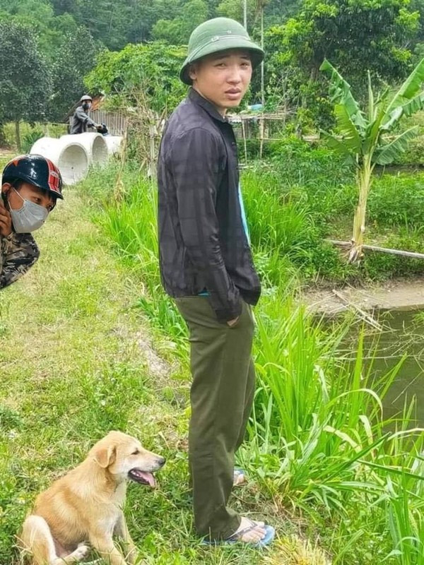 Câu chuyện xóa hình bắt đầu khi xuất hiện nhân vật thứ 3 lấp ló đằng xa xa.