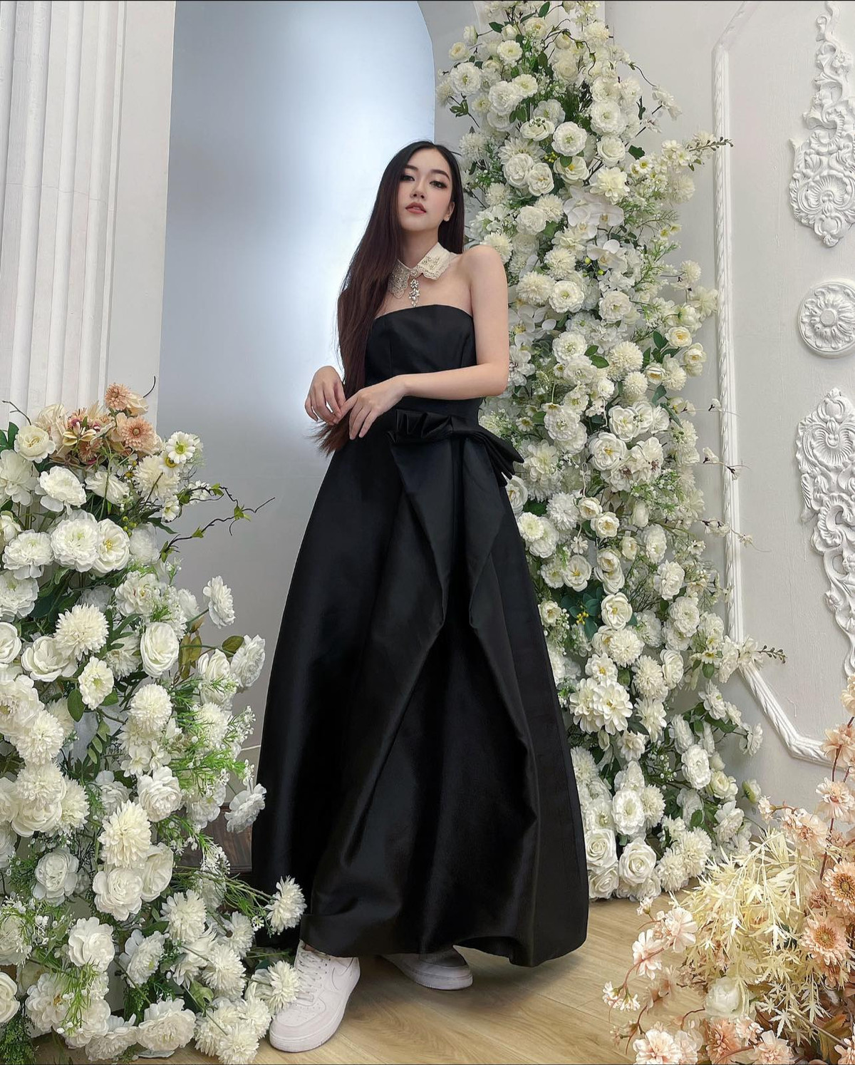 Do dậy thì thành công, Thoại Nghi từng bị người khác nghi ngờ phẫu thuật thẩm mỹ chỉnh sửa gương mặt.