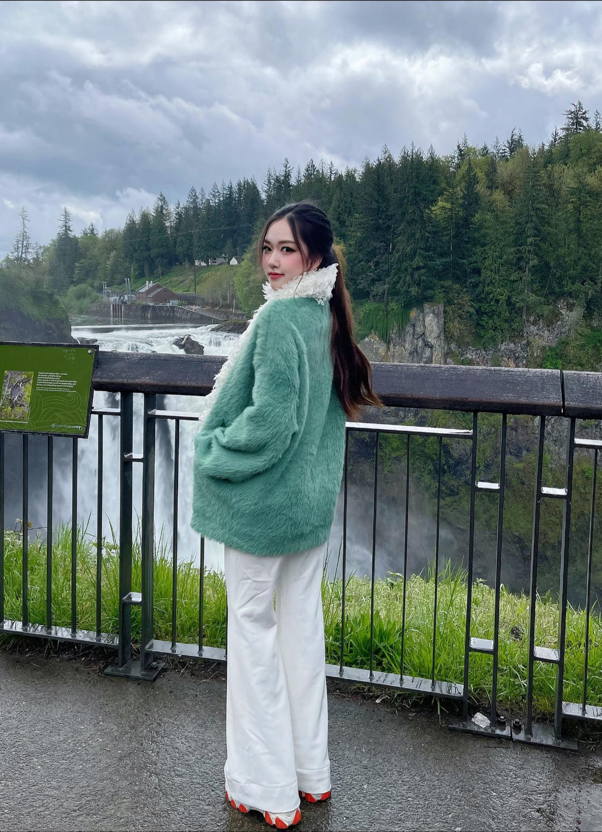 Nàng hot girl Sài thành này từng nổi tiếng từ năm 13 tuổi với vai trò là mẫu ảnh, người lồng tiếng phim, đóng quảng cáo...