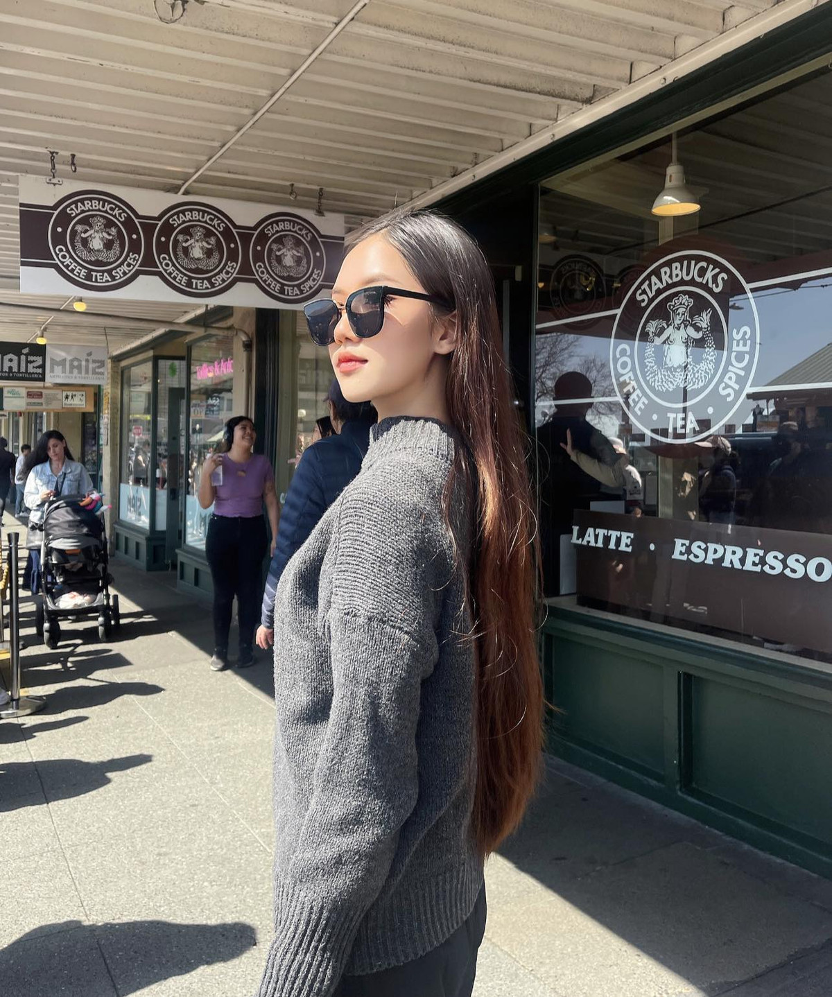 Không chỉ gây ấn tượng với sắc vóc xinh đẹp hơn người, gái xinh này còn khiến ai cũng phải trầm trồ, ngưỡng mộ khi có thu nhập "cực khủng".