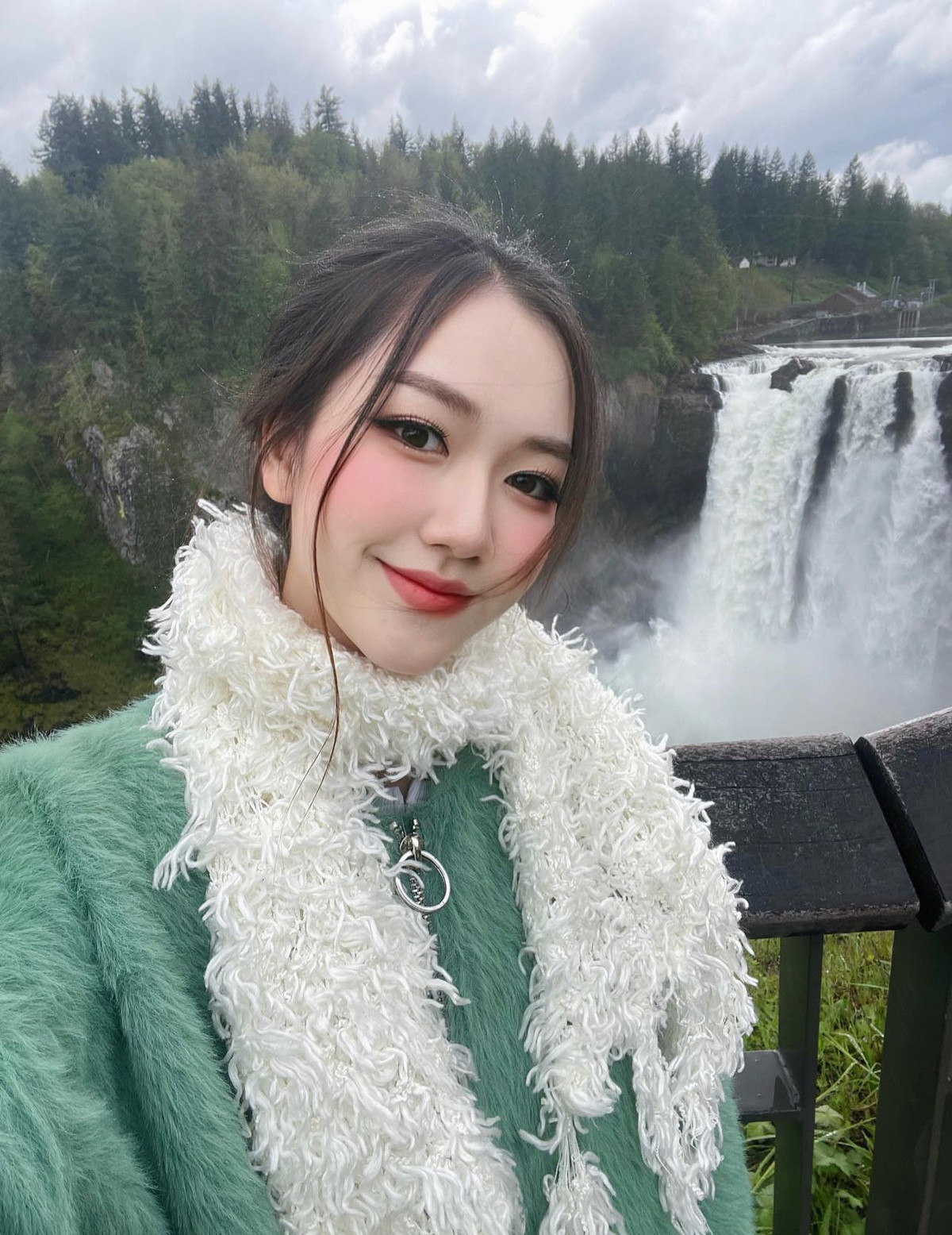 Đến hiện tại ở tuổi trưởng thành, Nguyễn Vũ Thoại Nghi cho thấy sự lột xác đáng kể từ ngoại hình đến phong cách ăn mặc.