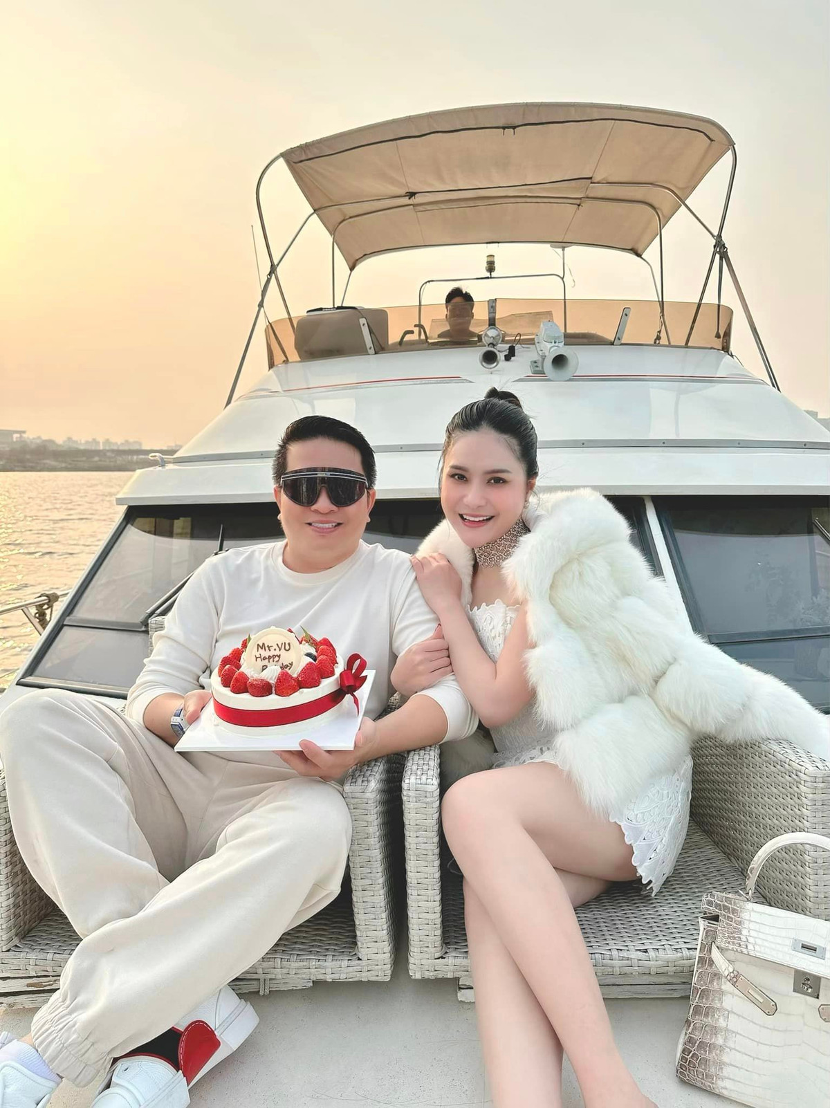 Thời gian gần đây, Đoàn Di Băng tốn không ít công sức cũng như tiền bạc để lo liệu tất tần tật mọi thứ cho đám cưới của bảo mẫu Thiên Kim.