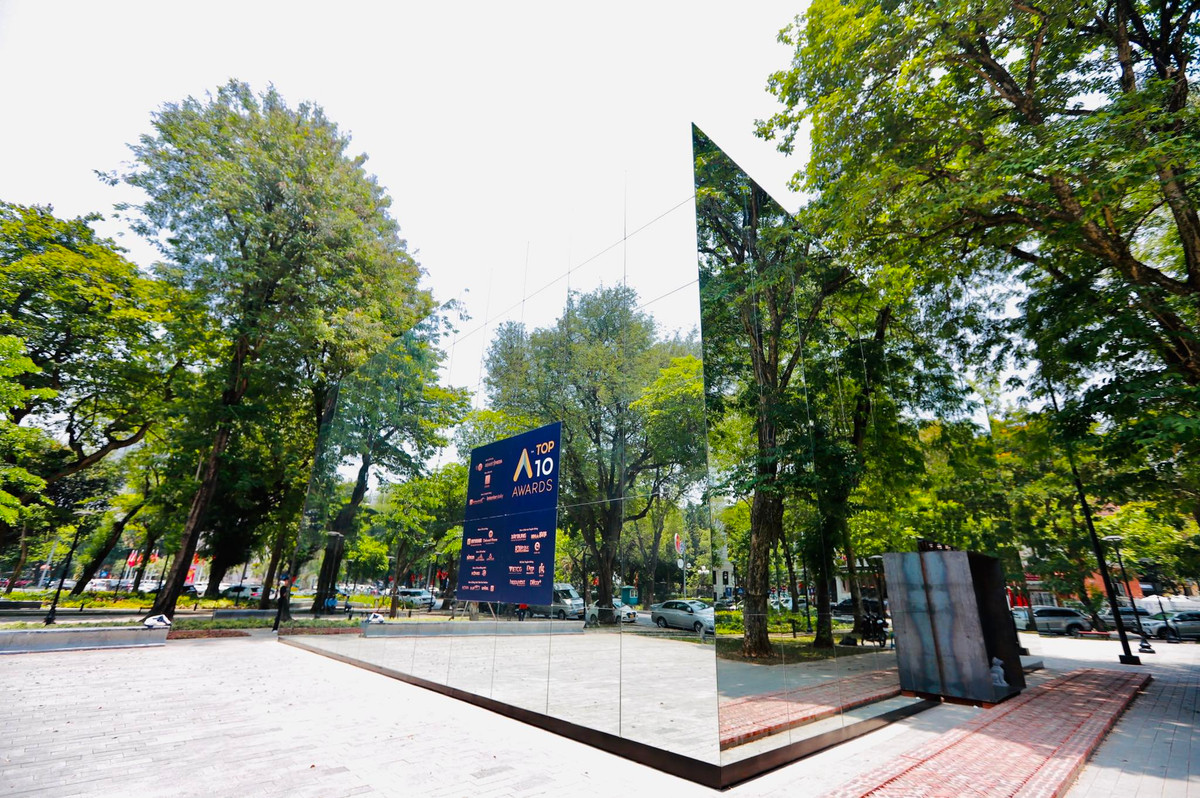 Theo ban tổ chức, công trình được bao quanh bởi hệ thống vách đứng khung thép và gương nhằm tạo ra những hiệu ứng đặc biệt.