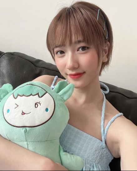 Trong những lần hiếm hoi đăng ảnh gợi cảm, "hot girl bế giảng" ngày nào nhận được hàng nghìn lượt thích trên trang cá nhân.