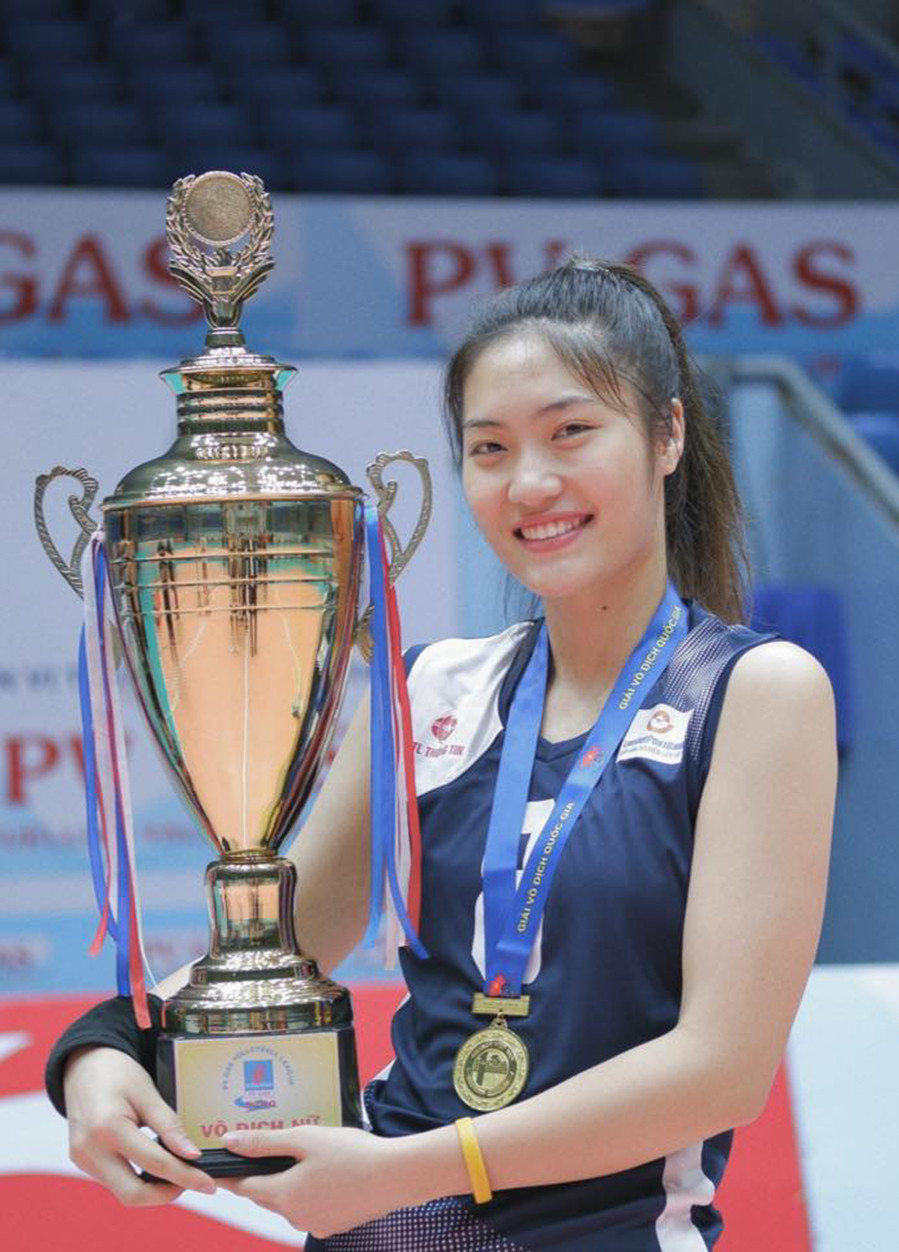 Hiện tại, Trần Việt Hương là phụ công số một của Bộ tư lệnh thông tin sau khi Bùi Thị Ngà gặp chấn thương.