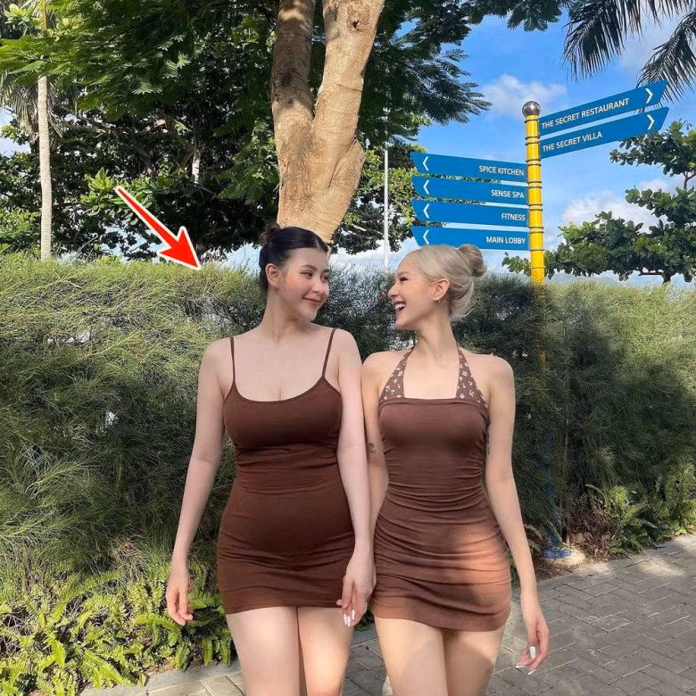 Thậm chí, trong nhiều tấm hình selfie, Xoài Non và Nhật Anh trông như thể chị em ruột của nhau vì rất giống.