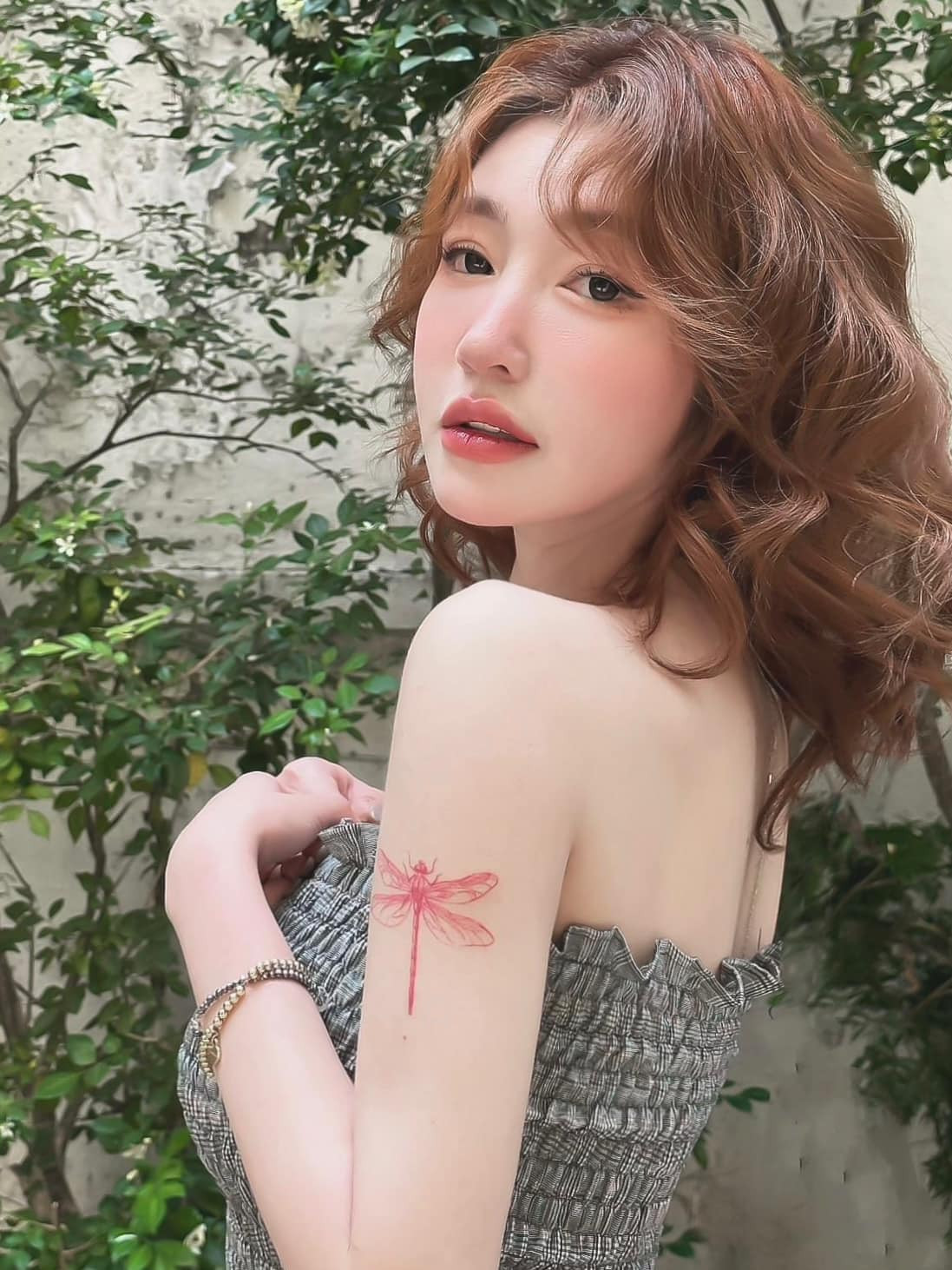 Ngoài ra, Elly Trần cho biết, cô từng bị chồng đe dọa dùng tiền để chèn ép.