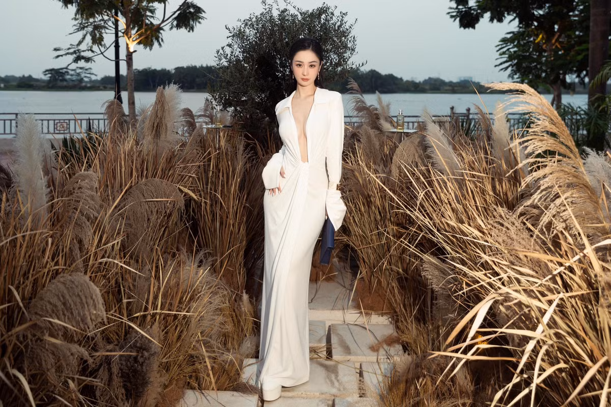 Bộ trang phục này phần nào cho thấy "hot girl trà sữa" có dáng ngực tuyệt phẩm mà bao chị em đều mơ ước sở hữu.