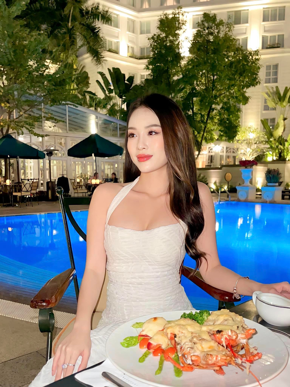 Chẳng những sở hữu nhan sắc xinh đẹp, Ngọc Mai còn gây ấn tượng bởi vóc dáng cân đối với chiều cao 1m60 cùng số đo 3 vòng lý tưởng: 83 - 58 - 89 (cm).