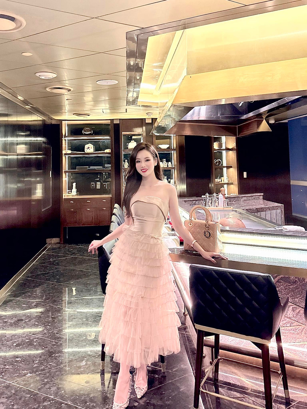 Ngọc Mai là hot girl khá nổi trên MXH, cô sinh năm 1997, gây chú ý nhờ gương mặt cùng vóc dáng xinh đẹp.