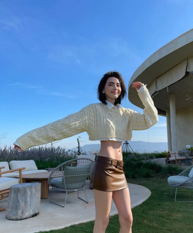 Mai Davika còn là tên tuổi lớn trong làng thời trang Thái Lan nhờ sở hữu thân hình chuẩn người mẫu với chiều cao lý tưởng 1m75.