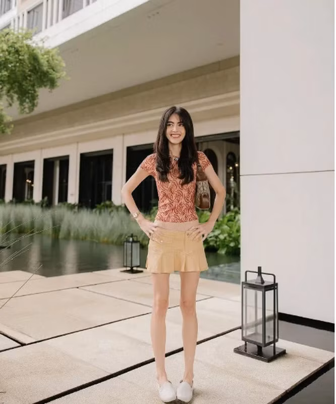 Dù vóc dáng vẫn khá mảnh mai nhưng trông nữ diễn viên Tình Người Duyên Ma hiện tại đã có da thịt hơn. Ảnh: IGNV