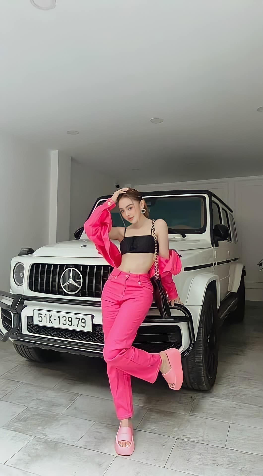 Bà mẹ 1 con sở hữu ngoại hình đẹp, vóc dáng chuẩn cùng tài kinh doanh đáng ngưỡng mộ.