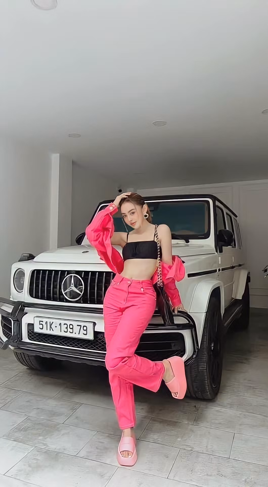 Bà mẹ 1 con sở hữu ngoại hình đẹp, vóc dáng chuẩn cùng tài kinh doanh đáng ngưỡng mộ.