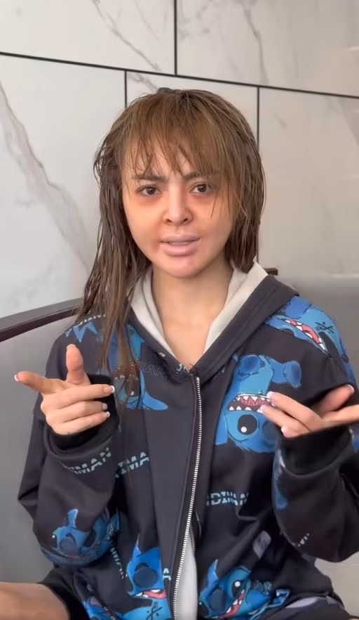 Mới đây, hot girl bán hàng đăng tải đoạn clip "đu trend" biến hình nhan sắc trước và sau khi make up. Đoạn clip biến hình được Trang Nemo đầu tư nhanh chóng nhận về nhiều tranh luận.