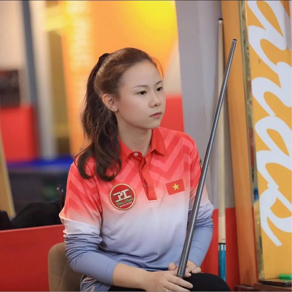 Nữ cơ thủ Billiards được sinh ra trong gia đình có truyền thống billiards và đã làm quen với bộ môn này khi mới lên 10.