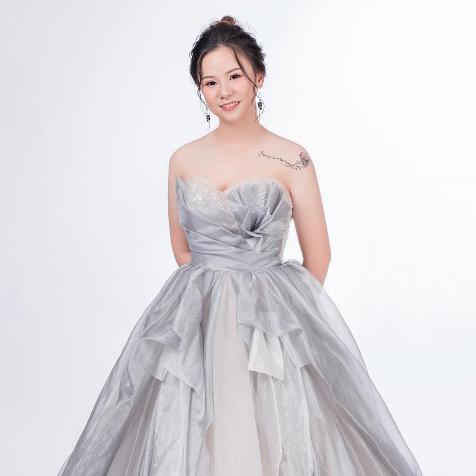 Được biết Yến Nhi đã lập gia đình và có một đứa con.