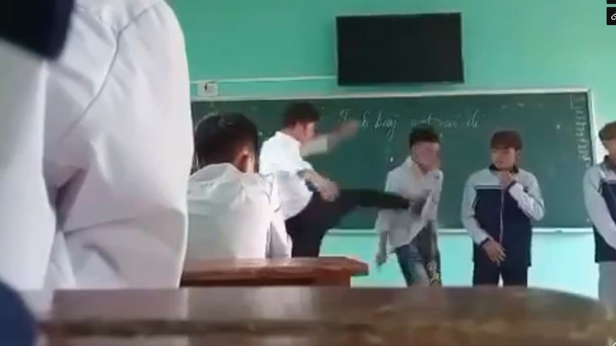 Nu giao vien tat hoc sinh: Muon kieu hinh phat khien du luan “day song“-Hinh-4