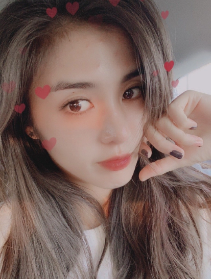 Trang cá nhân của nữ thủ môn đang thu hút hàng trăm ngàn lượt follow, đủ để chứng minh sức hút hơn cả hot girl của cô.