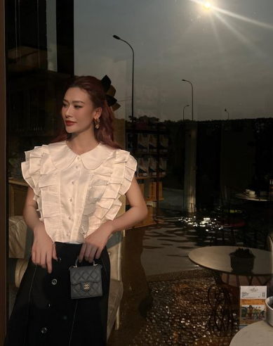 Sâu Xinh cũng có phong cách thời trang ấn tượng, cô thiên về sự nữ tính.