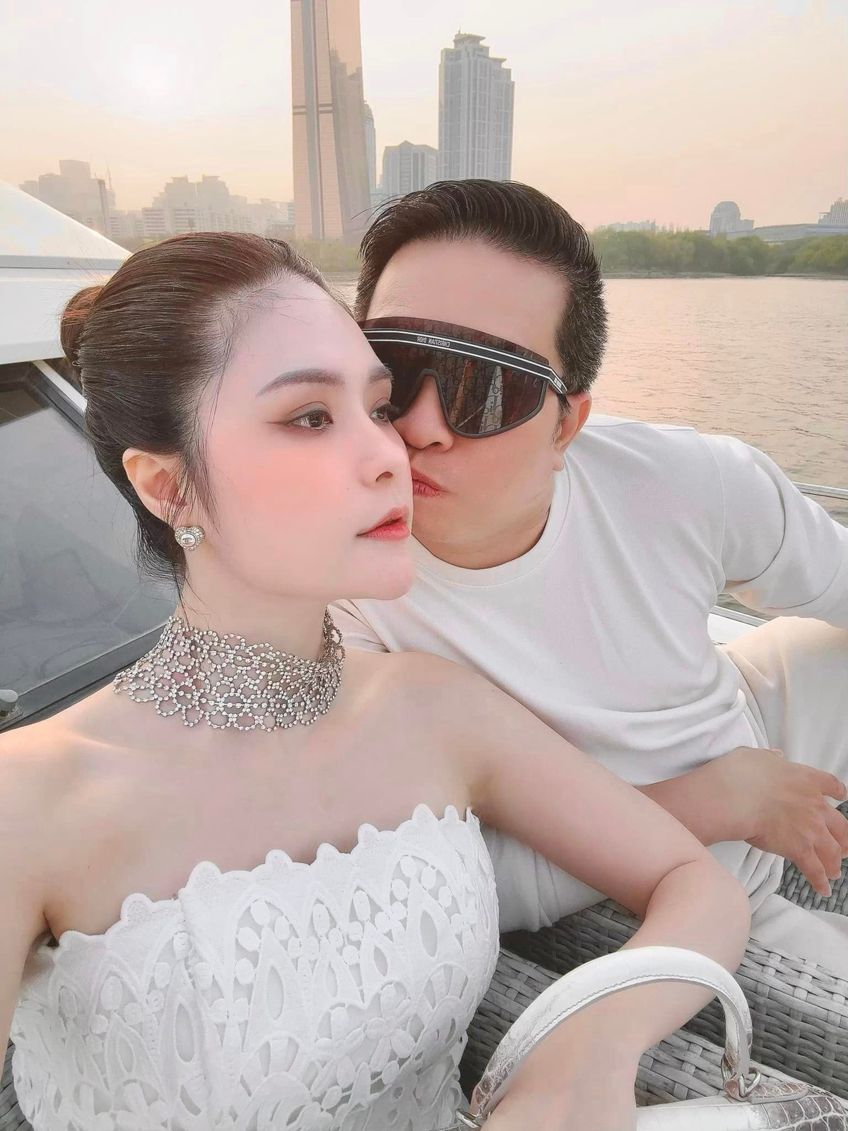 Hiện tại, vợ chồng Đoàn Di Băng đã đến văn phòng luật sư nhờ pháp luật can thiệp nếu sự việc bị đẩy đi quá xa.