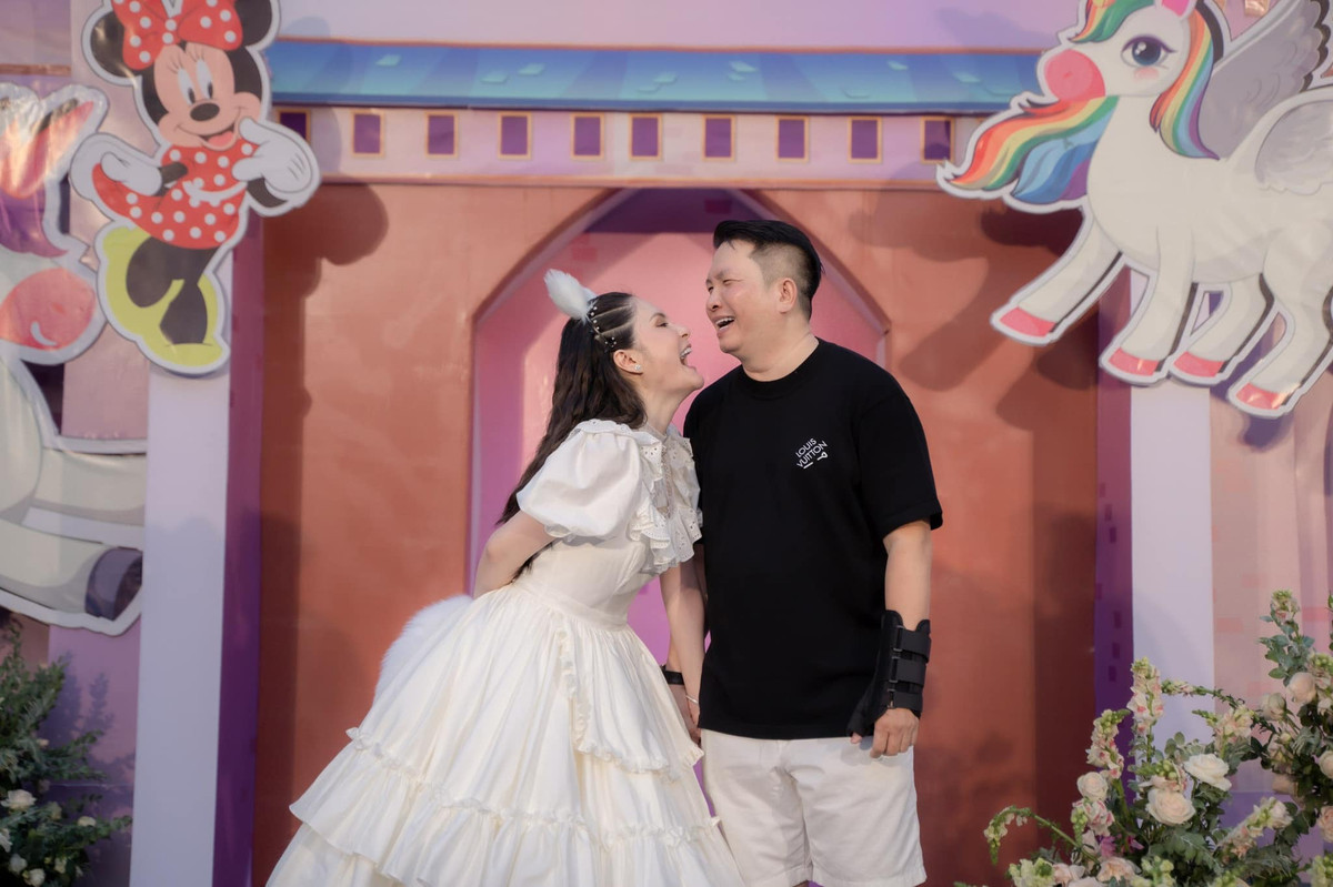 Đoàn Di Băng cũng bày tỏ, hôn nhân dựa trên sự tin tưởng, tôn trọng lẫn nhau và nếu bản chất người đàn ông trăng hoa thì sẽ không bao giờ giữ được.