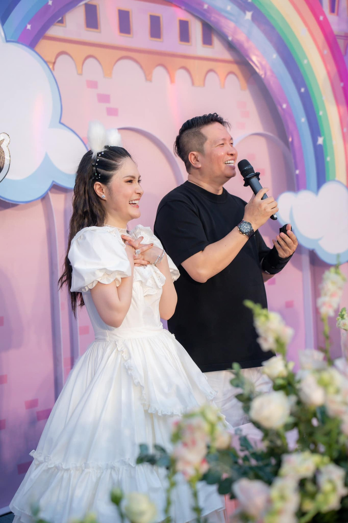 Bản thân doanh nhân Quốc Vũ cũng khẳng định anh chưa từng làm gì sai với vợ con và luôn cư xử đúng mực để làm gương cho các con.