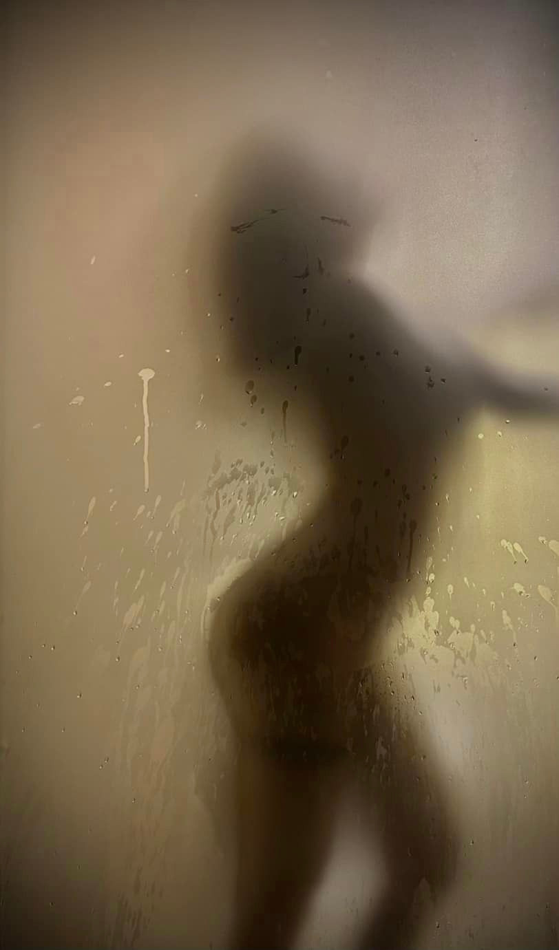 Nhiều người cho rằng, Elly Trần chụp hình quá táo bạo, không phù hợp với con trẻ, nhất là khi MXH bây giờ có nhiều giới teen tham gia.