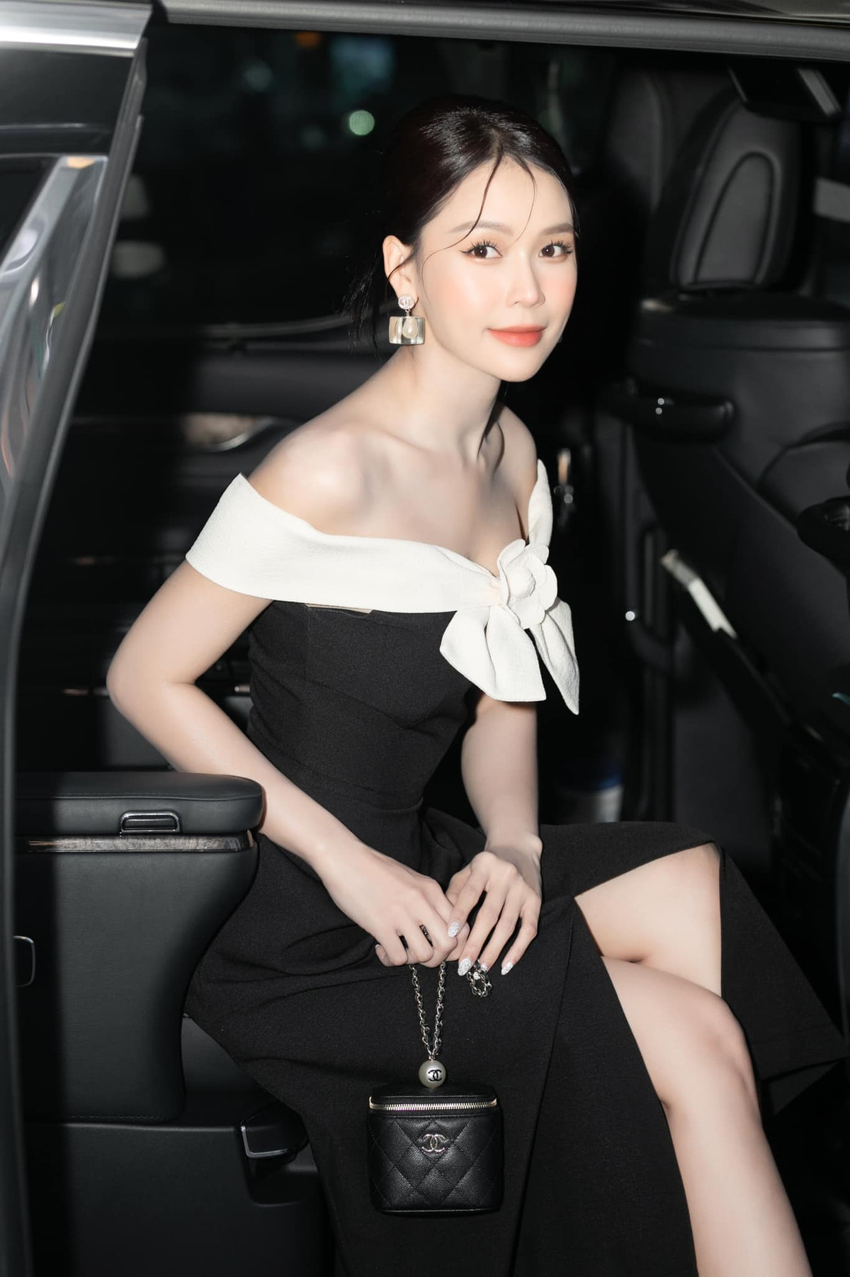 Cách đây vài năm, Sam từng tiết lộ với truyền thông rằng năm 27 tuổi, cô đã có trong tay 50 tỷ đồng.