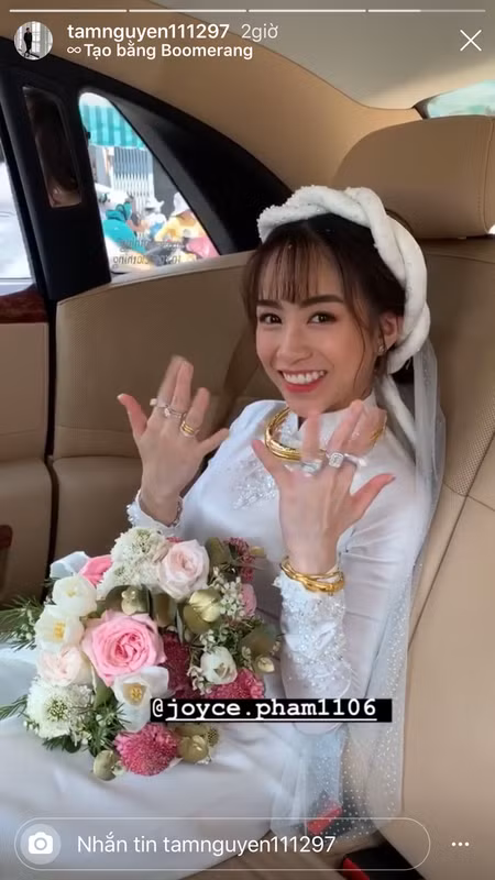 Con gái lớn của đại gia Minh Nhựa, từng gây chú ý khi khoe hình ảnh đeo vàng, kim cương chật kín cả 5 ngón tay trong ngày cưới.