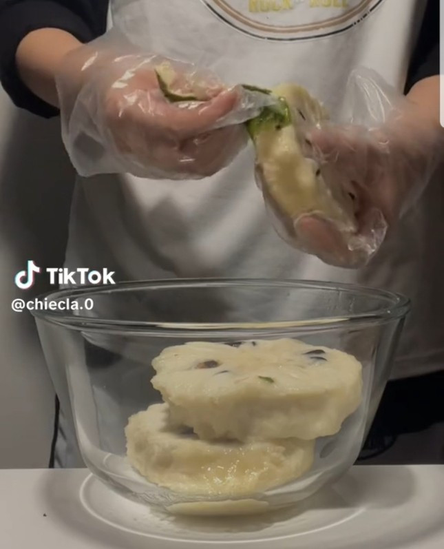 Không cần quá nhiều nguyên liệu cầu kỳ, chỉ với trà, đường, đá và mãng cầu, bạn đã có thể thực hiện món trà giải nhiệt hiệu quả cho mùa hè này. Nguồn: @chiecla.0