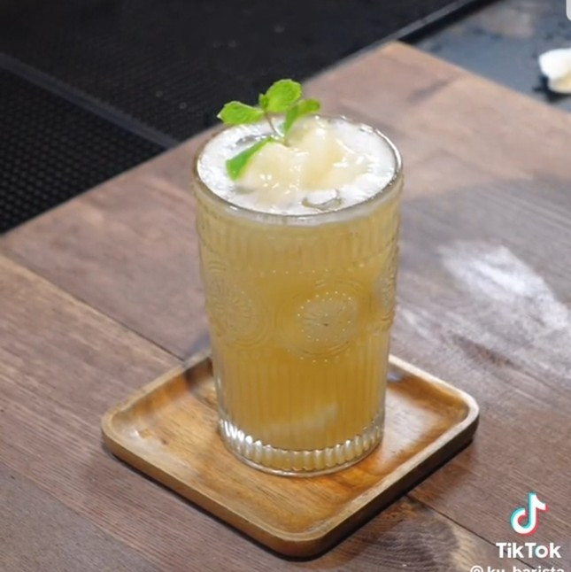 Những ngày qua, món ăn từ mãng cầu “làm mưa làm gió” trên cộng đồng mạng TikTok khiến những tín đồ sành ăn phải truy tìm và thưởng thức. Ảnh: ku_barista