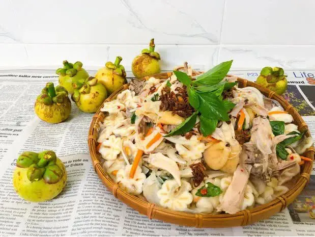 Chỉ cần tìm kiếm từ khóa "gỏi gà măng cụt" hoặc "trà mãng cầu" trên mạng xã hội là sẽ thấy một loạt các clip review từ rất nhiều bạn trẻ. Ảnh: Đặng Tài Giỏi