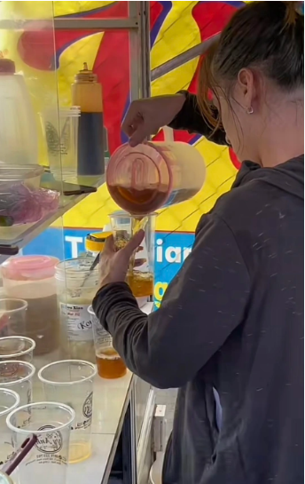 Những ly trà mãng cầu không chỉ có vị ngon lạ miệng mà còn giúp giải nhiệt cực kỳ hiệu quả. Ảnh chụp màn hình