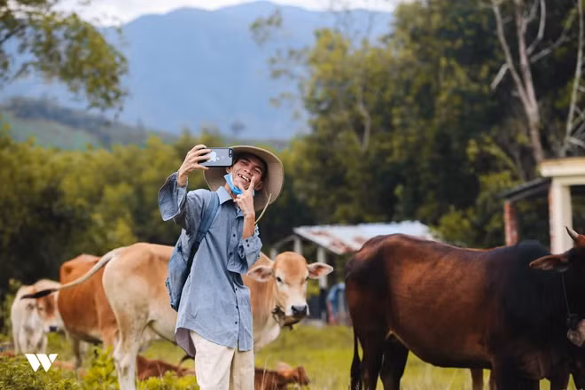 Cũng đi lên từ nghèo khó, hiện tượng mạng So Y Tiết hiện tại đã sở hữu căn nhà đầu tiên. chỉ xây nhà trên một phần đất, phía trước là sân, đằng sau là khu vườn rộng rãi để trồng rau và cây ăn trái. Dọc tường rào và trước nhà được bạn gái Sô Y Tiết trồng hoa hồng.