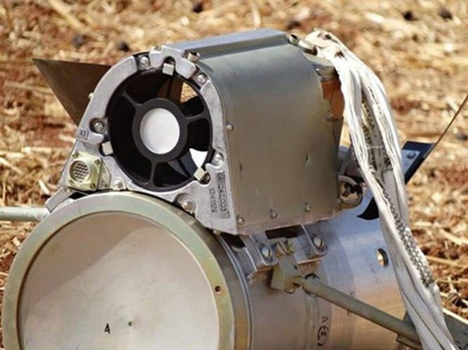 Khi mục tiêu được phát hiện, máy tính xác định điểm tiến công và điều khiển thiết bị tiến công mục tiêu.