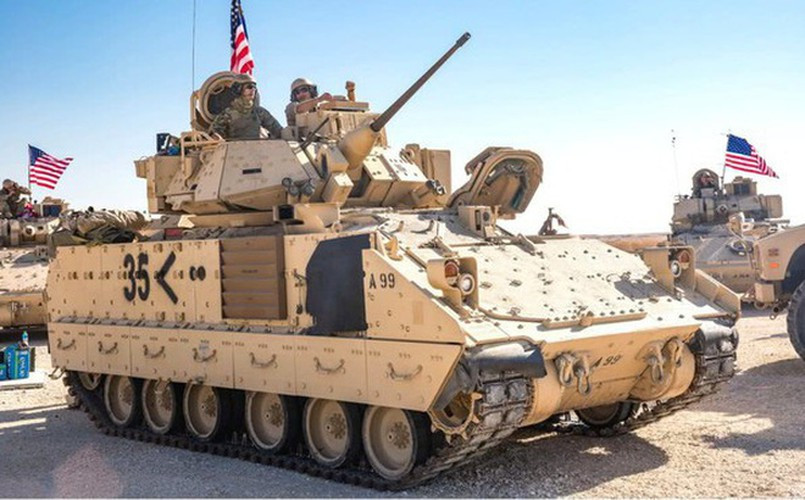 Được biết ngoài số xe tăng chủ lực M1A2 Abrams còn có hàng chục xe chiến đấu bộ binh M2 Bradley.