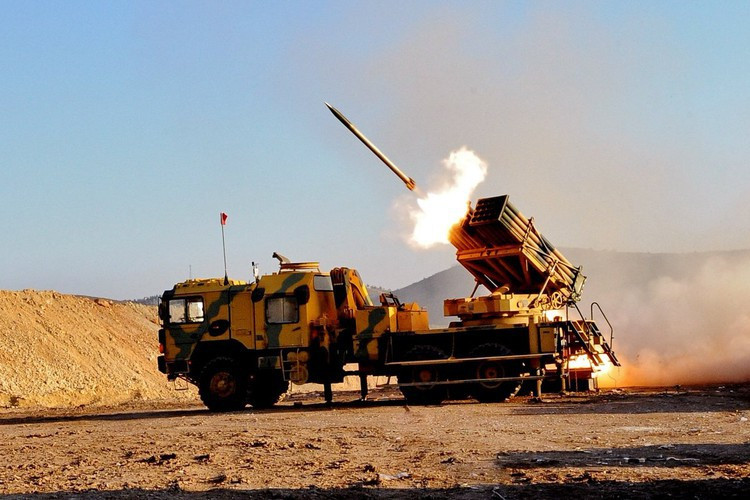 Kíp chiến đấu của tổ hợp T-122 gồm 5 người, thời gian chuẩn bị phương tiện phóng để khai hỏa chỉ yêu cầu vài phút.