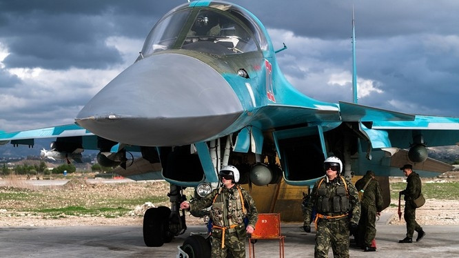 Ngay cả Su-34 chưa nâng cấp cũng là một đối thủ khá hiệu quả và nguy hiểm, nó được phân loại là máy bay ném bom - chiến đấu thế hệ 4+. Su-34 không chỉ có thể thực hiện ném bom, phóng tên lửa không đối đất và tấn công các mục tiêu mặt đất của kẻ thù, mà còn có khả năng chống không chiến rất mạnh.