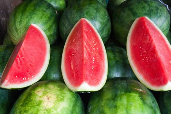 Dưa hấu: Dưa hấu giàu lycopene, vitamin A và chất xơ. Dưa hấu giúp gan xử lí amoniac - một chất thải độc hại chứa ni-tơ, và chuyển hóa thành u-rê. Hãy ăn dưa hấu thường xuyên để tăng khả năng giải độc tự nhiên của cơ thể.