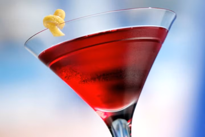 Nước ép nam việt quất: Nước ép nam việt quất từ lâu đã được sử dụng trong việc điều trị viêm đường tiết niệu. Đây là một nguồn chất chống oxy hóa dồi dào và có khả năng hỗ trợ quá trình giải độc tự nhiên của cơ thể.