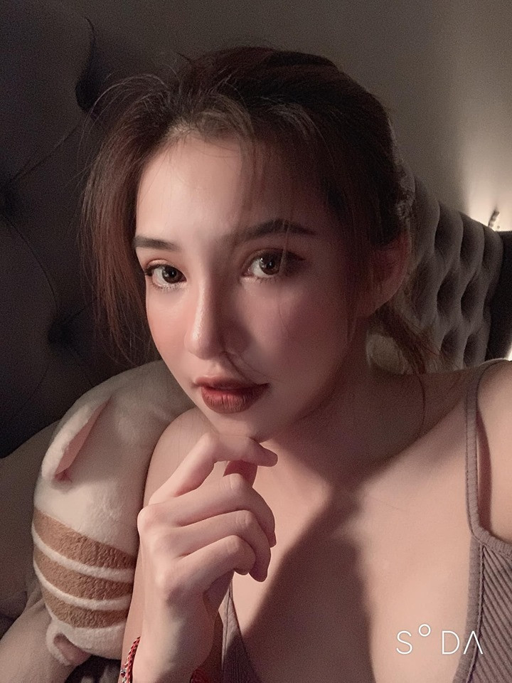 Gương mặt khác lạ của Lưu Đê Ly sau 2 tháng phẫu thuật và trang điểm.