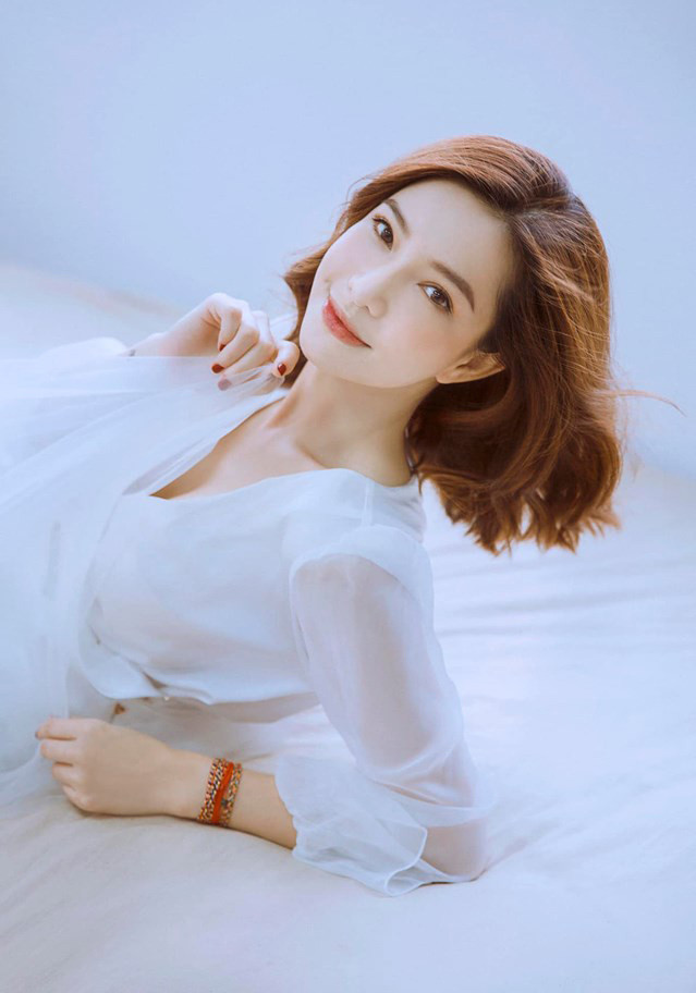 Khó nhận ra hình ảnh hiện tại của An 'Chạy trốn thanh xuân' khi gương mặt không còn những nét thô như trước. Nữ diễn viên cho biết cô đã thực hiện các phẫu thuật hạ gò má, nâng mũi, trượt cằm, căng chỉ và cấy mỡ tự thân.